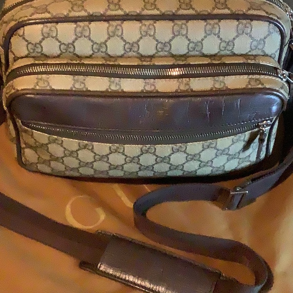 GUCCI GG Supreme canvas leather camera Bag